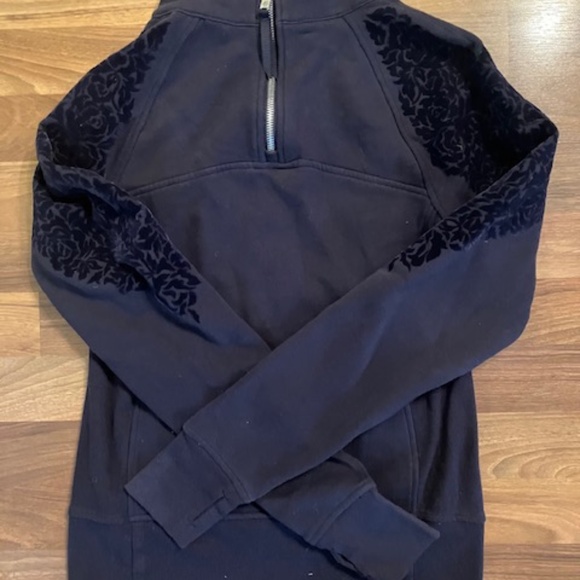 Lululemon Floral Flock Pullover Sweatshirt Navy Mock Neck Back Zip Sz 4 - Picture 2 of 5